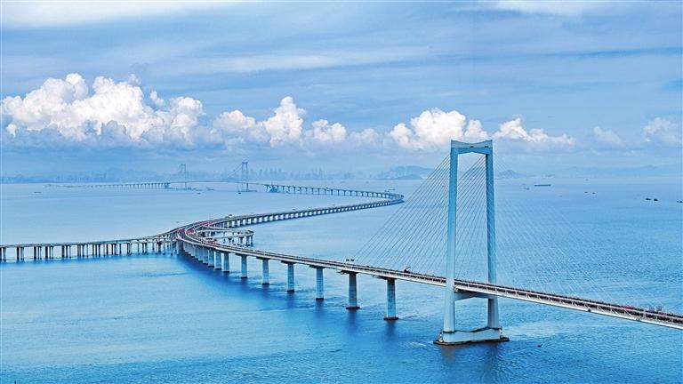 七年磨一剑，鲲鹏展翅起！看“小白龙”深中通道的开目力量