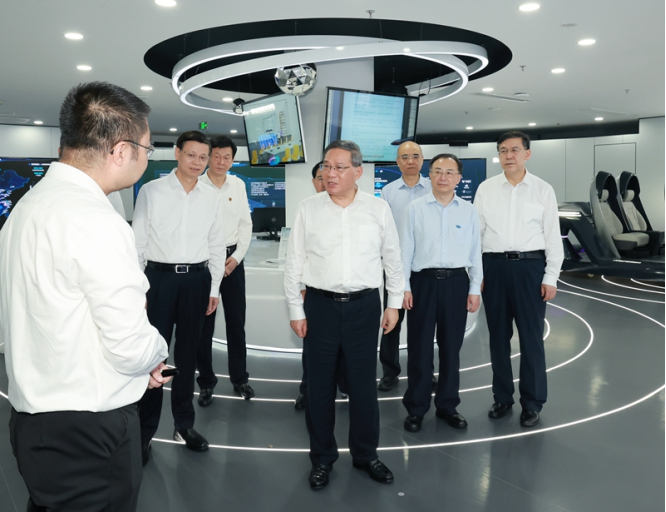 李强在江苏调研时强调：加快推动制造业数字化转型, 促进专精特新企业蓬勃发展